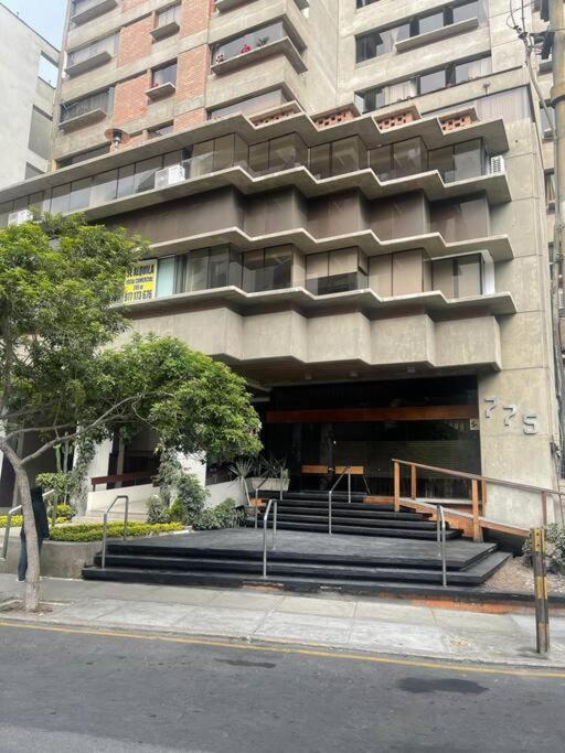 Dpto Con Inmejorable Ubicacion En Miraflores * Lima